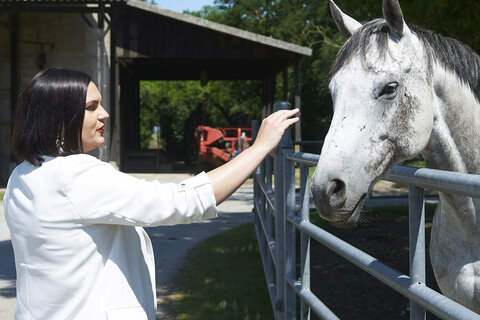 Landeshauptmann-Stellvertreterin Mag.a Astrid Eisenkopf besuchte die Domaine Albrechtsfeld und führte interessante Gespräche mit Geschäftsführer Ing. Alexander Thiess.