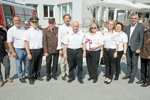 Pinkafelds 2. Vizebürgermeister Dr. Adrian Kubat, Bezirkshauptmann von Oberwart WHR Mag. Peter Bubik, Bezirksfeuerwehrkommandant des Bezirkes Oberwart, OBR Wolfgang Kinelly (Oberbrandrat), Pinkafelds Feuerwehrkommandant HBI Kurt Tripamer (Hauptbrandinspektor), 3. Landtagspräsident Bürgermeister Mag. Kurt Maczek und Feuerwehrreferent Landesrat Mag. Heinrich Dorner (2.v.r.) mit weiteren Ehrengästen beim Festakt in Pinkafeld.