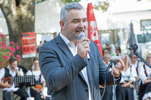 Landesrat Mag. Heinrich Dorner bei seiner Festansprache in Lutzmannsburg.