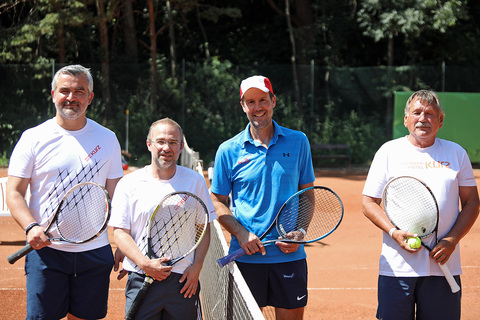 Sport-Landesrat Heinrich Dorner und sein Partner Michael Guttmann trafen auf Stephan Schamp und Peter Sühs (v.l.).