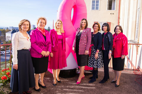 Pink Ribbon Charity Aktion im Landhaus: Landeshauptmann-Stv.in Mag.a Astrid Eisenkopf und LT-Präs.in Verena Dunst sammeln für Krebshilfe Burgenland