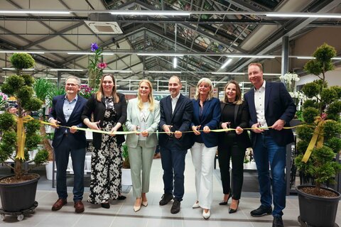 Gruppenbild (vlnr) Thomas Frewein (Projektleiter Dehner), Enikö Kranabether (Filialleitung Dehner Neusiedl), Landesrätin Daniela Winkler, Georg Weber (GF und Eigentümer Dehner), LAbg. Bgm. Elisabeth Böhm, Margit Haberdle (Vertriebsleitung AT Dehner), Frank Bling (GF CSO Dehner Holding GmbH & Co. KG).