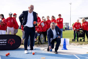 Sportlandesrat Mag. Heinrich Dorner versuchte sich aktiv an der Boccia-Bahn.
