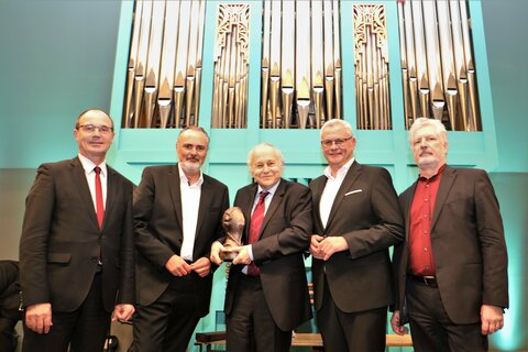 Joseph Haydn Konservatorium-Geschäftsführer Mag. Franz Steindl und Landeshauptmann Mag. Hans Peter Doskozil mit dem ausgezeichnete Dirigenten Adam Fischer, dem Bürgermeister von Eisenstadt Mag. Thomas Steiner und Joseph Haydn Konservatorium-Direktor Prof. Mag. Tibor Nemeth (v.l.n.r.);