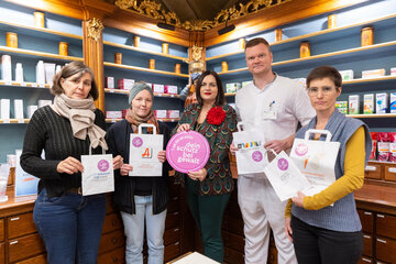 Sigrid Rohringer, Frauenhaus Burgenland, Victoria Gärtner, Frauenhaus Burgenland, Landeshauptmann-Stellvertreterin Astrid Eisenkopf, David Pocza, Apotheke "Zum Granatapfel" der Barmherzigen Brüder und Julia Kornfeind, Vizepräsidentin der Landesgeschäftsstelle Burgenland der Apothekerkammer