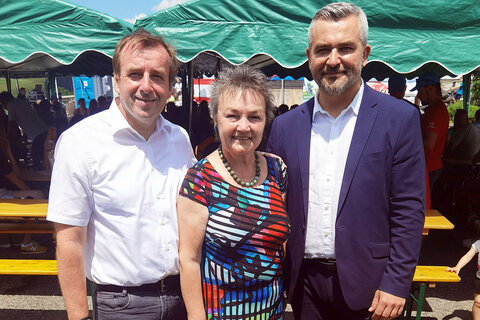 Sport-Landesrat Mag. Heinrich Dorner (r.) mit Bürgermeisterin Renate Habetler (Mitte) sowie Nationalrat Mag. Christian Drobits (l.)