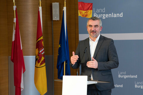 Landesrat Heinrich Dorner und Wirtschaftskammerpräsident Andreas Wirth präsentierten in Eisenstadt den Burgenländischen Handwerkerbonus 2024.1