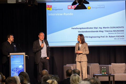 im Gespräch (v.l.) Forschungskoordinator Dipl. Ing. Martin Zloklikovits, Chief Technology Officer Engineering Prof. Dr. Robert Fischer, AVL List GmbH und Vorstandsvorsitzende Mag.a Patricia Neumann, Siemens AG Österreich.