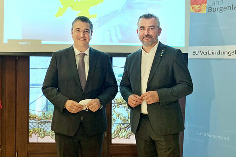 Landesrat Heinrich Dorner mit dem ständigen Vertreter Österreichs bei der Europäischen Union, Botschafter Nikolaus Marschik (Bild 1), und dem Präsidenten des Ausschusses der Regionen, Apostolos Tzitzikostas (Bild 2)