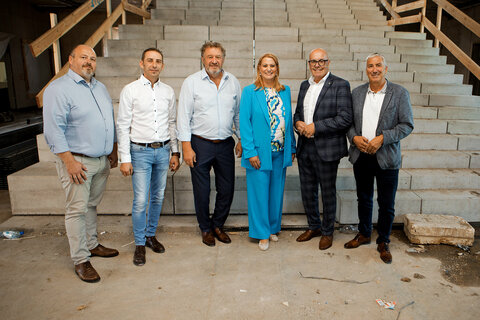 Stadt Oberwart-Amtsleiter Ing. Roland Poiger MBA, PEB-Geschäftsführer und Technischer Leiter Thomas Rosner, Bildungsdirektor Alfred Lehner, BEd, MA, Bildungslandesrätin Mag.a (FH) Daniela Winkler, Bürgermeister Georg Rosner und Vizebürgermeister Michael Leitgeb (v.l.) bei der Baustelle zum Bildungscampus Oberwart.