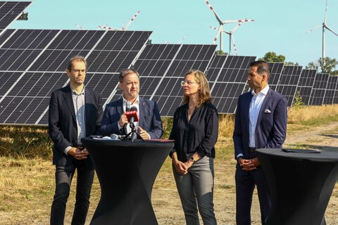Landeshauptmann-Stellvertreterin Anja Haider-Wallner präsentierte mit den Klubobmännern Roland Fürst (SPÖ) und Wolfgang Spitzmüller (Die Grünen) sowie Stephan Sharma, CEO Burgenland Energie, den Entwurf zum Burgenländischen Klimaschutzgesetz