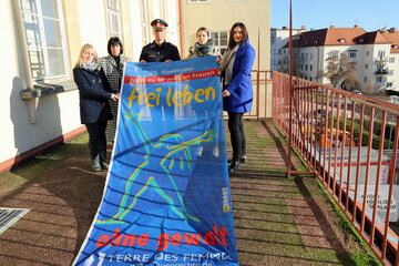 16 Tage gegen Gewalt_Fahne hissen