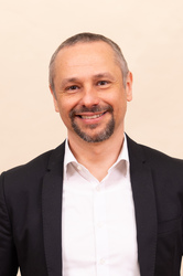 Dr. Nicolas Knotzer