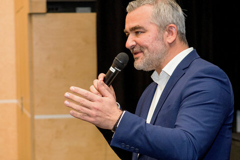 Landesfeuerwehrreferent, Landesrat Heinrich Dorner bei seiner Festrede im Zuge des Informationslehrganges für Höhere Feuerwehrführungskräfte in Neutal.