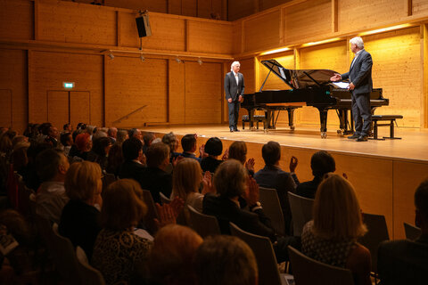 Große Jubiläumsgala mit vielen Gratulantinnen und Gratulanten, wie Landeshauptmann Hans Peter Doskozil,  zum 40-jährigen Bühnenjubiläum von Johannes und Eduard Kutrowatz.