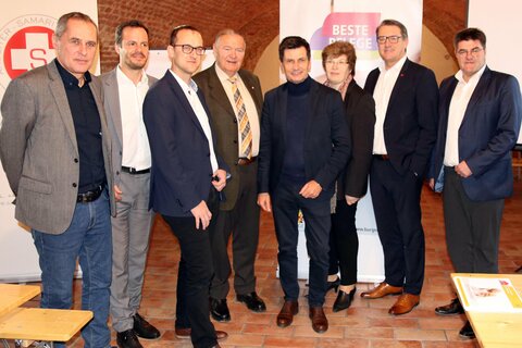 Bürgermeister Günter Schmidt (Rohrbach), GF Mag. Andreas Balog (Arbeitersamariterbund Burgenland), Bürgermeister Andreas Gradwohl (Sieggraben), BR a.D. Johann Grillenberger (Arbeitersamariterbund Burgenland), Soziallandesrat Christian Illedits, Christine Ecker (Arbeitersamariterbund Burgenland), KR Dr. Alfred Kollar (GF Oberwarter Siedlungsgenossenschaft) und Bürgermeister Johann Lotter (Schattendorf) (v.l.).