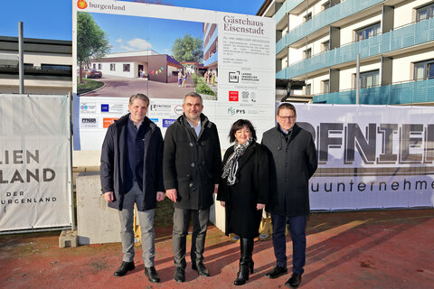 Andreas Kabela, Geschäftsführer Gästehäuser und Küchen Burgenland GmbH, Infrastrukturlandesrat Heinrich Dorner, Sylvia Waba, Direktorin Landesberufsschule Eisenstadt, und Gerald Goger, Geschäftsführer Landesimmobilien Burgenland, präsentierten Details zum Projekt Großküche in der Landesberufsschule Eisenstadt