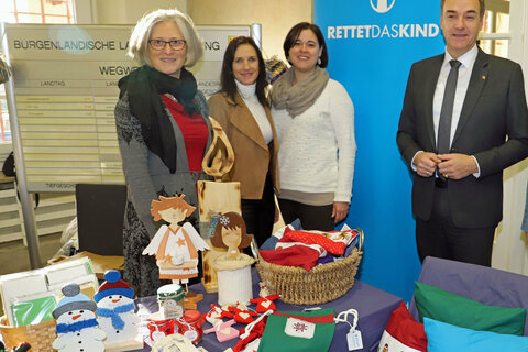 Sabine Haindl, Rita Keserovic und Jenny Znaimer von "Rettet das Kind Burgenland" mit Landesrat Dr. Leonhard Schneemann (v.l.).