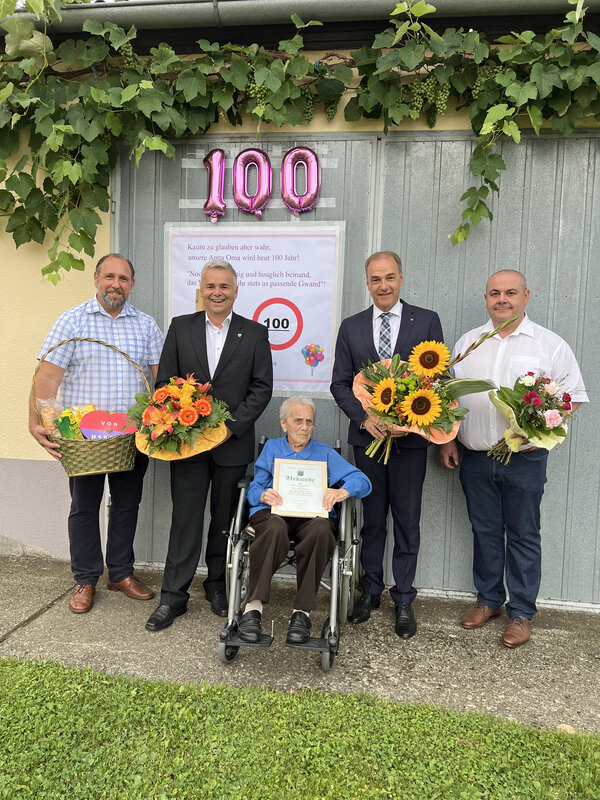 Alles Gute: Landesrat Schneemann gratuliert Anna Ringhofer zum 100 ...