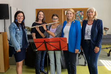 LRin Mag.a (FH) Daniela Winkler mit ZMS-Neusiedl-Direktorin Mag.a Johanna Ensbacher und Neusiedls Bürgermeisterin LAbg. Elisabeth Böhm.