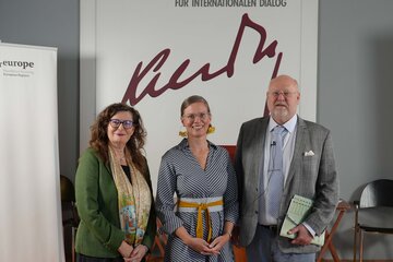 (vlnr) Sabine Kroissenbrunner (Bruno Kreisky Forum), LH-Stv.in Anja Haider-Wallner, Stefan Lütgenau (Foster Europe).