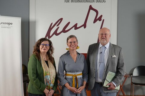 (vlnr) Sabine Kroissenbrunner (Bruno Kreisky Forum), LH-Stv.in Anja Haider-Wallner, Stefan Lütgenau (Foster Europe).
