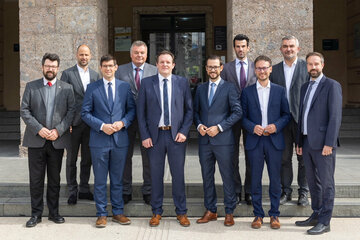Gruppenbild von der Landesverkehrsreferenten-Konferenz in Tirol (vordere Reihe v.l.) Städtebund-Vorsitzender Vize-Bgm Harald Ludwig, LHStv Martin Gruber (Kärnten), LR René Zumtobel, LR Sebastian Schuschnig (Kärnten), LR Daniel Zadra (Vorarlberg), LHStv Stefan Schnöll (Salzburg); (hintere Reihe v.l.) LR Marco Tittler (Vorarlberg), LR Günther Steinkellner (Oberösterreich), LHStv Udo Landbauer (Niederösterreich), LR Heinrich Dorner (Burgenland).