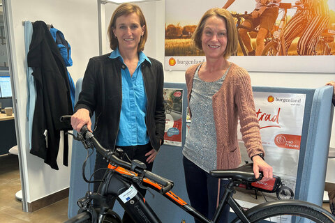 Christine Zopf-Renner von der Mobilitätszentrale mit den drei Testpersonen Ines, Maria und Nina