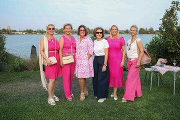 (v.l.) Manuela Gombotz, LAbg. Bgm.in Claudia Schlager, Gastgeberin Agnes Ottrubay, Andrea Konrath, Geschäftsführerin Krebshilfe Burgenland, Landesrätin Daniela Winkler und Elisabeth Kallinger-Iser beim „Come together in pink“ in Trausdorf