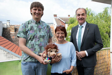 Soziallandesrat Dr. Leonhard Schneemann informierte mit Mag.a Dagmar Bojdunyk-Rack, Geschäftsführerin Rainbows Österreich und Moritz Kirschner, BA, Landesleitung Rainbows Burgenland und SOS Mobil, über die Arbeit bei Rainbows Burgenland