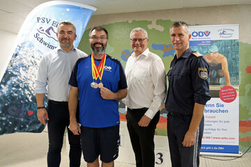 Sportlandesrat Mag. Heinrich Dorner, Eisenstadts Bürgermeister Mag. Thomas Steiner und Landespolizeidirektor Mag. Martin Huber (v.l.) gratulierten Markus Thurner (2.v.l.) zu seinen hervorragenden Leistungen.