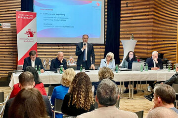 Landesrat Dr. Leonhard Schneemann besuchte am Mittwoch die Landesgruppenkonferenz des Städtebundes in Neusiedl am See.