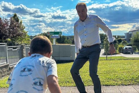 Landesrat Dr. Leonhard Schneemann: „Ein sozialpolitischer Meilenstein macht Pflegeeltern zu gleichwertigen Partnern im Kinderschutz“.