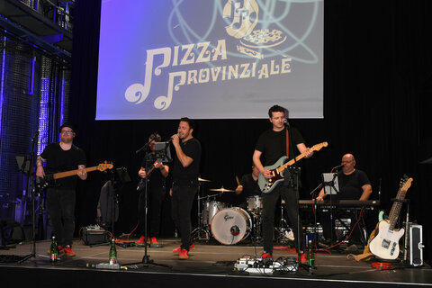 Pizza Provinziale bei der Burgenland-Gala zugunsten von Licht ins Dunkel in der Hall of Legends in Andau
