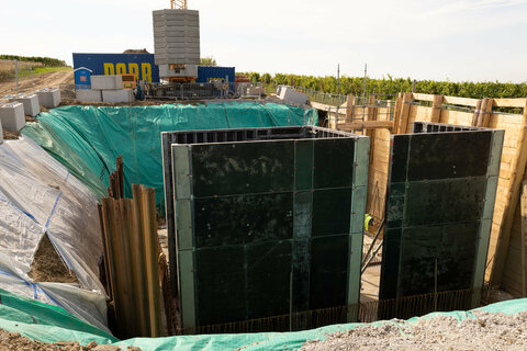 In Neusiedl am See wird derzeit ein Zwischenpumpwerk des Abwasserverbands Großraum Bruck an der Leitha – Neusiedl am See (AVBN) errichtet, das die Abwasserentsorgung in der Region Neusiedl am See verbessern soll.