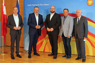 LR Dr. Leonhard Schneemann, LH Hans Peter Doskozil, Mag. Martin Huber, Ombudsmann für die ältere Generation, LR a.D. Helmut Bieler, Vorsitzender Landes-Seniorenbeirat, und LAbg. u. Bgm. a.D. RR Kurt Korbatits, Stv. Vorsitzender Landes-Seniorenbeirat