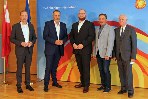 LR Dr. Leonhard Schneemann, LH Hans Peter Doskozil, Mag. Martin Huber, Ombudsmann für die ältere Generation, LR a.D. Helmut Bieler, Vorsitzender Landes-Seniorenbeirat, und LAbg. u. Bgm. a.D. RR Kurt Korbatits, Stv. Vorsitzender Landes-Seniorenbeirat