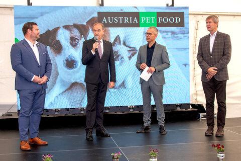 Landesrat Dr. Leonhard Schneemann in einer Fragerunde mit Pöttelsdorfs Bürgermeister Christian Kurz, Moderator Martin Ganster und IV-Burgenland-Präsident DI Christian Strasser.