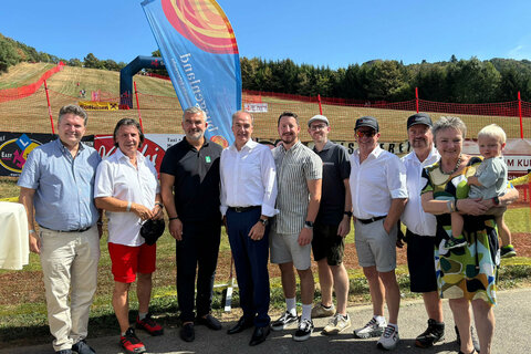 Landesrat Mag. Heinrich Dorner und Landesrat Dr. Leonhard Schneemann besuchten das Grasski Weltcupfinale in Rettenbach.