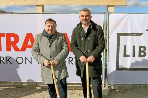 Stoobs Bürgermeister Bruno Stutzenstein und Infrastrukturlandesrat Heinrich Dorner