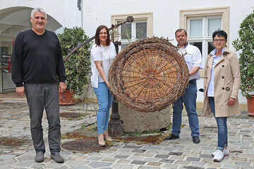 Mag. Gerold Stagl (Bgm. Freistadt Rust), mit LH-Stv.in Mag.a Astrid Eisenkopf, Josef Karassowitsch (Obmann Storchenverein Rust) und Luzia Drawitsch (Vizebgm.in Freistadt Rust)