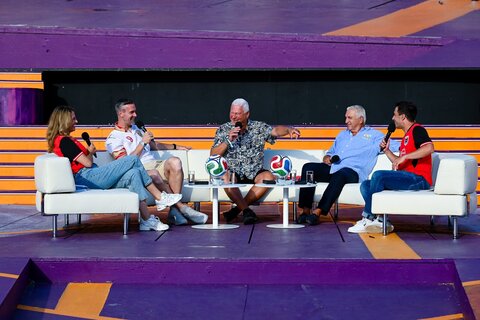 Expertenrunde vor dem Match: Moderatorin Sissy Gamauf, Stefan Maierhofer, Toni Polster, Hans Krankl, Moderator und Krone-Online-Sportchef Michael Fally (v.l.).
