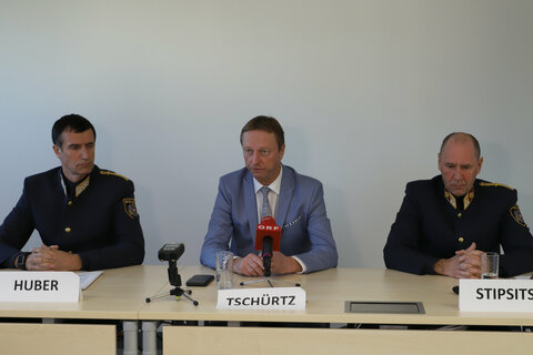 Landespolizeidirektor Mag. Martin Huber, Landeshauptmann-Stellvertreter Johann Tschürtz und Oberst Andreas Stipsits, Leiter der Landesverkehrsabteilung (v.l.).