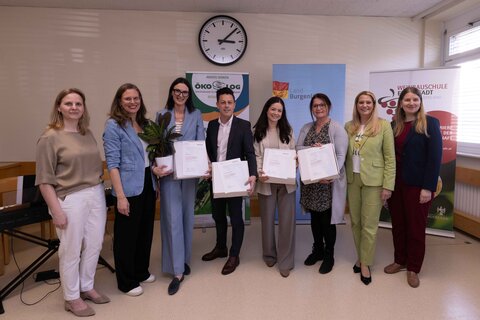 Die Volksschulen Oberpetersdorf und Sigleß sowie die Berufsschule Mattersburg und die HBLA Oberwart wurden für ihr 20-jähriges Mitwirken bei ÖKOLOG geehrt.