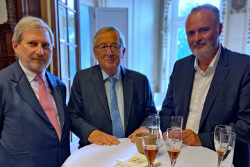 LH Hans Peter Doskozil mit Jean-Claude Juncker und dem österreichischen EU-Kommissar Johannes „Gio“ Hahn