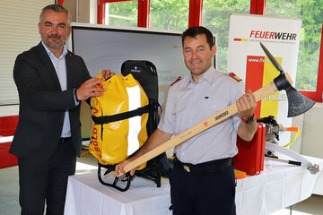 Landesfeuerwehrkommandant-Stellvertreter LBDS Harald Josef Nakovich mit Landesfeuerwehrreferent, Landesrat Mag. Heinrich Dorner (v.r.).