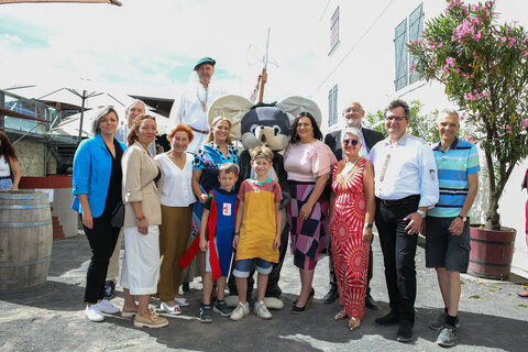 Familienlandesrätin Daniela Winkler und Landeshauptmannstellvertreterin Astrid Eisenkopf bei der Eröffnung von Burg Forchtenstein Fantastisch 2024 (v.l.): Christine Friedl, Geschäftsführerin „Burg Forchtenstein Fantastisch“, Gerhard Krammer, Künstlerischer Leiter „Burg Forchtenstein Fantastisch“, Maria Hauf, Burg Forchtenstein Management GmbH, Christa Prets, Vorsitzende „Burg Forchtenstein Fantastisch“ – Verein für Leben wie früher gemeinsam erleben, Familienlandesrätin Daniela Winkler, die jungen Besucher Lukas und Alexander, Burgmaus Forfel, Landeshauptmannstellvertreterin Astrid Eisenkopf, Dir. Herbert Zechmeister, Geschäftsführer Burg Forchtenstein Management GmbH, Bürgermeisterin Ulrike Kitzinger (Sigleß), Forchtensteins Bürgermeister Rüdiger Knaak und Harald Ladich, Wirtschaftsagentur Burgenland GmbH