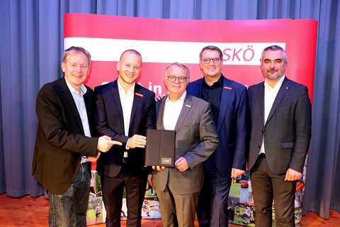 Landesrat Mag. Heinrich Dorner gratulierte dem neuen ASKÖ-Präsidenten NAbg. Maximilian Köllner, MA, zur Wahl und dankte seinem Vorgänger KommR. Dr. Alfred Kollar für die Zusammenarbeit.