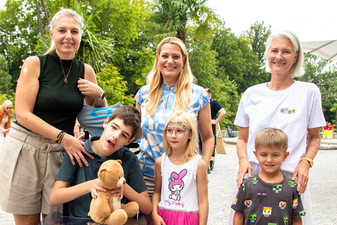Landesrätin Daniela Winkler und Doris Zoder-Spalek, die geschäftsführende Obfrau von MOKI Burgenland, konnten viele von MOKI betreute Familien beim Kinderfest begrüßen.