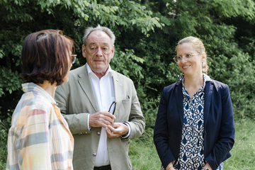 Dr. Julia Kelemen-Finan (Naturschutzakademie), Bürgermeister Dieter Posch, Landeshauptmann-Stellvertreterin Anja Haider-Wallner (v.l.).